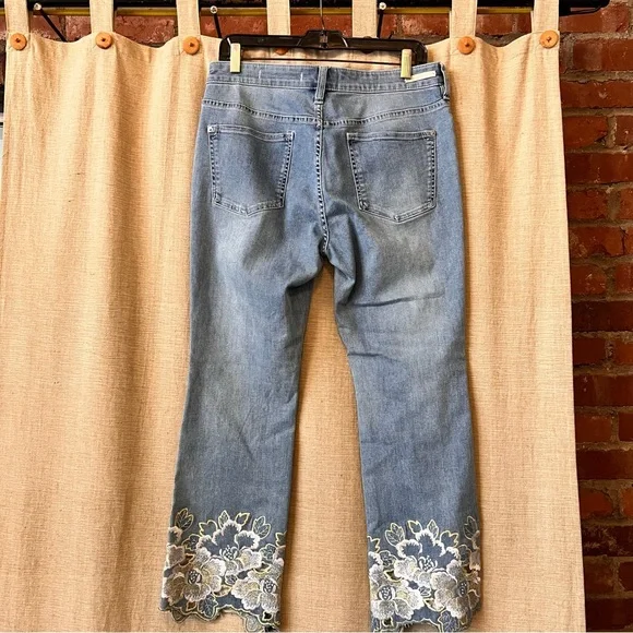 Pilcro Anthropologie high-rise bootcut jeans hem detailing 30 x 27” embroidery - Picture 4 of 9